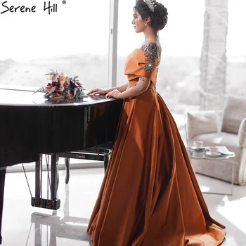Сатен оранжеви секси вечерни рокли Serene Hill 2023, Дубайское вечерна рокля трапецовидна форма, с едно рамо, расшитое мъниста, Дизайн LA70733